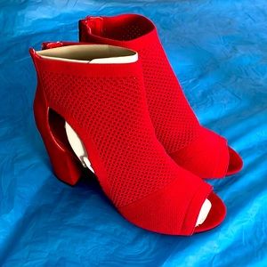 Red heels from Cato’s closet. Size 7. Only worn twice.